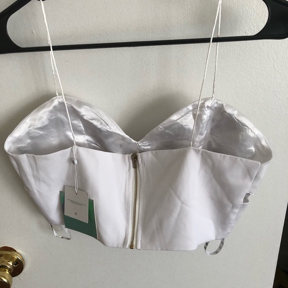 Embroidered Strappy Crop Top - Picture 3 of 8